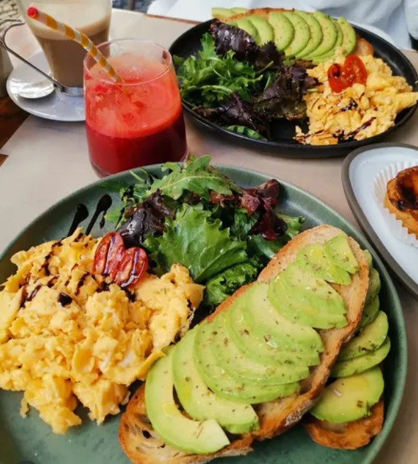 Between Cafe & Healthy Food
